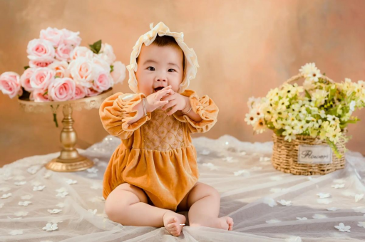 伊犁哈萨克宝宝对妈妈的爱